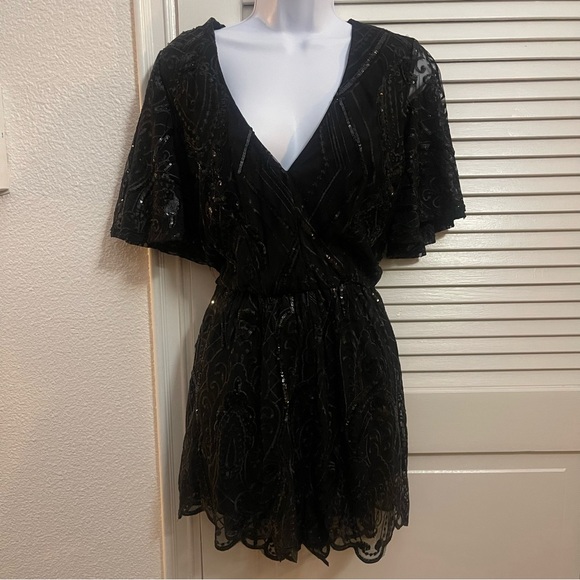 VENUS Pants - VENUS Black Sequin Lace Romper (US 8) V-Neck Flutter Sleeve Scallop Hem